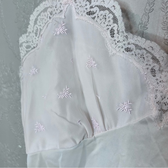 Elegant White Lace Trim Chemise Vintage 34 Med Medium great condition - Picture 2 of 6
